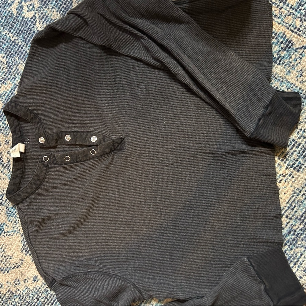 la hearts waffle black button top